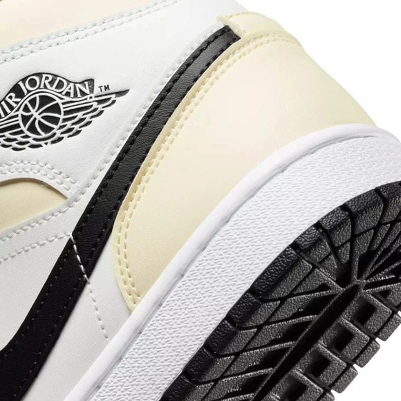 Nike Air Jordan 1 Mid Sneakers in Cococut Milk NWT - Picture 4 of 8